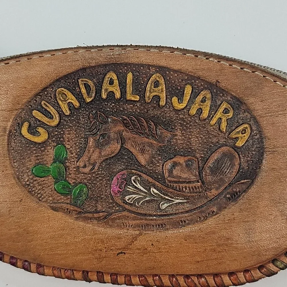 VINTAGE Guadalahara Hand Tooled Embossed Souvenir Leather Wallet Coin zipper